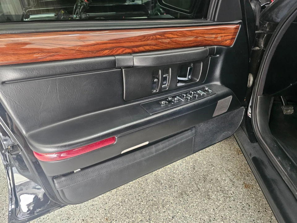 1995 Cadillac DeVille 7th Gen - Image 8 of 21