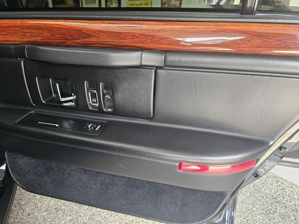 1995 Cadillac DeVille 7th Gen - Image 11 of 21
