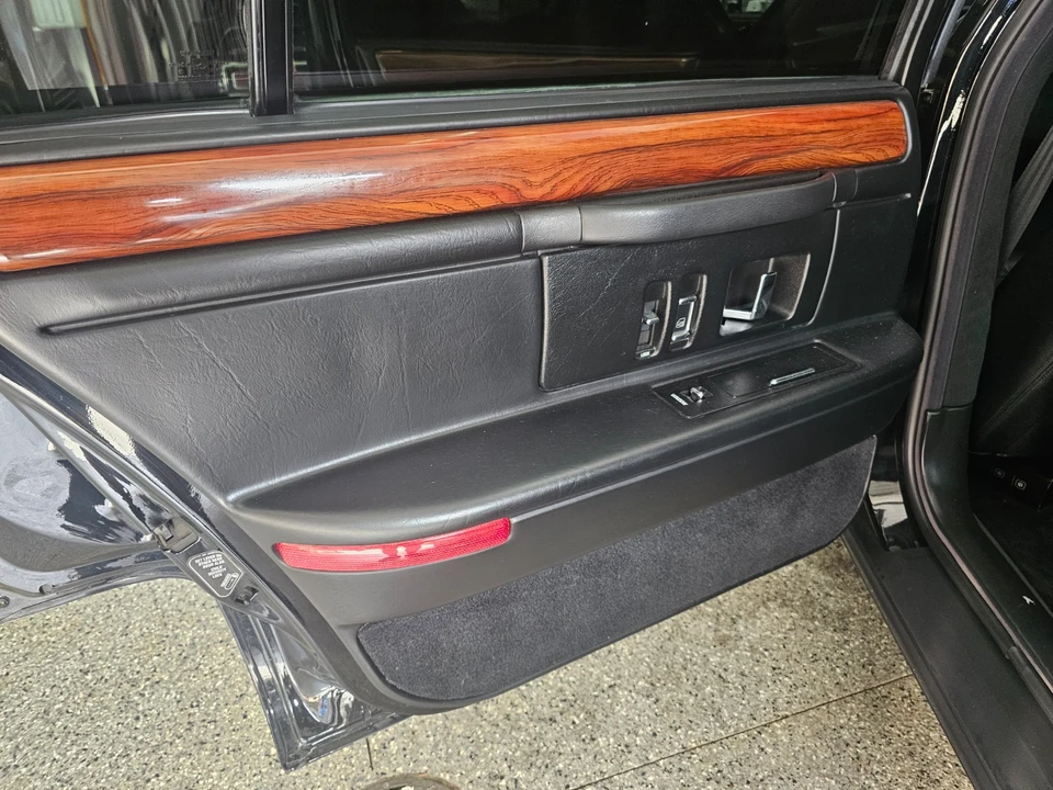 1995 Cadillac DeVille 7th Gen - Image 10 of 21
