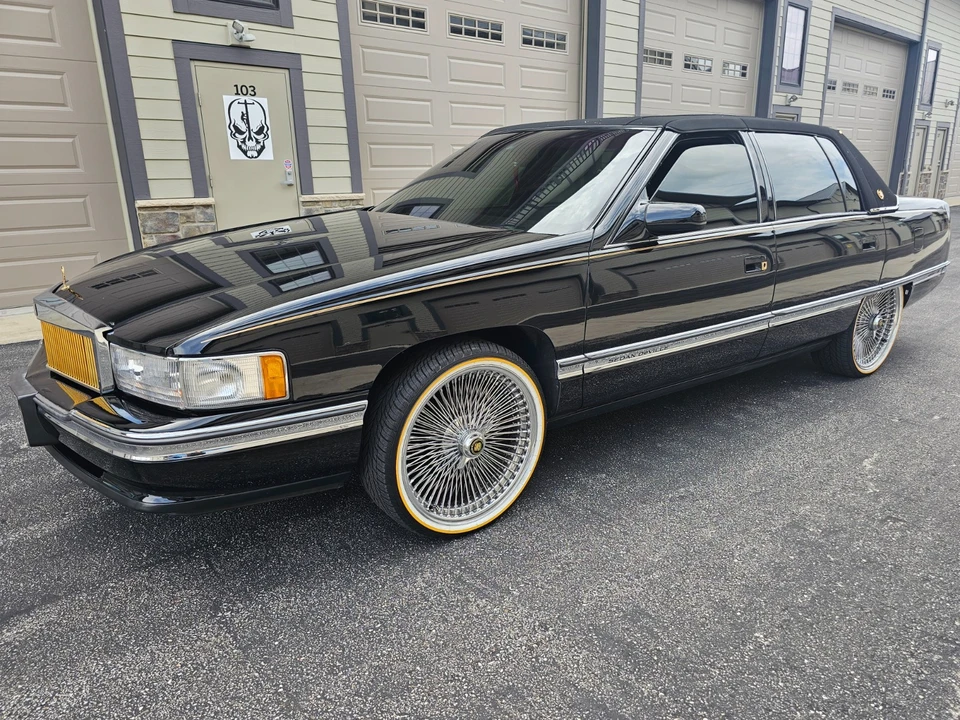 1995 Cadillac DeVille 7th Gen - Image 7 of 21