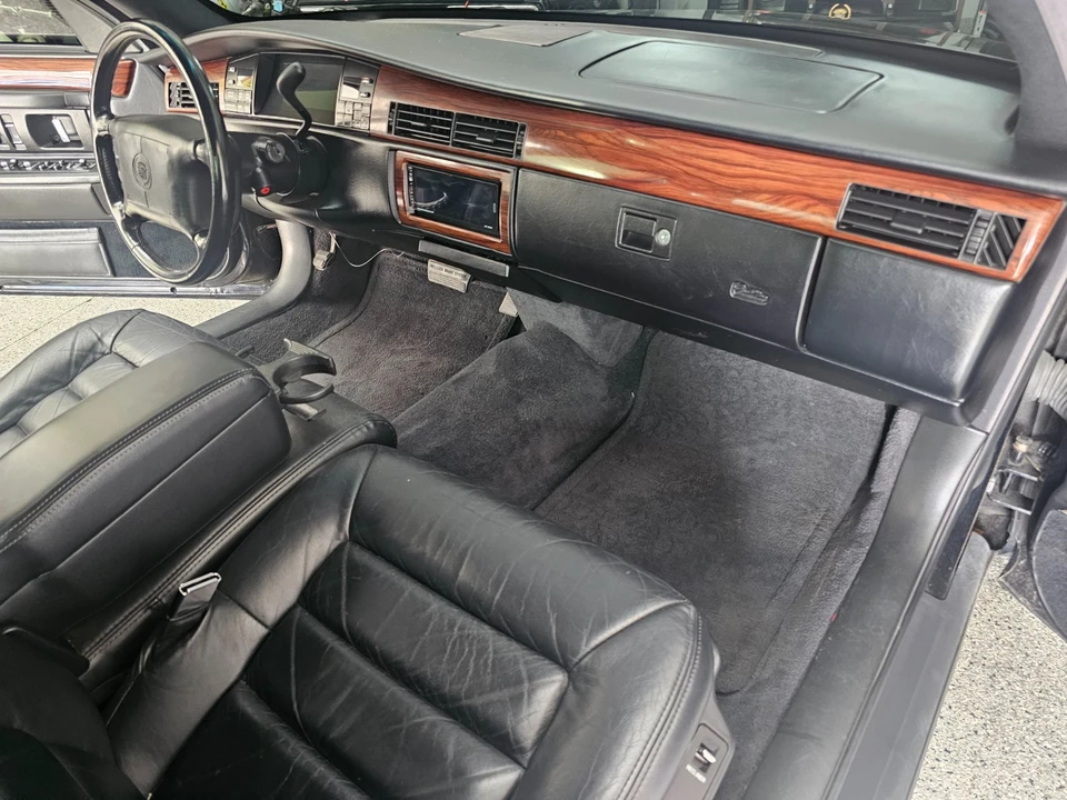 1995 Cadillac DeVille 7th Gen - Image 13 of 21