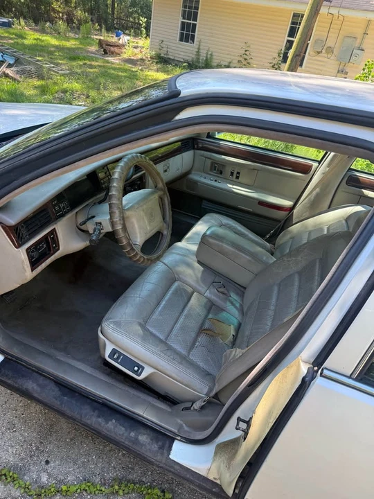 1995 Cadillac DeVille 7th Gen - Image 6 of 14