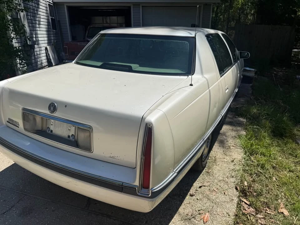 1995 Cadillac DeVille 7th Gen - Image 10 of 14