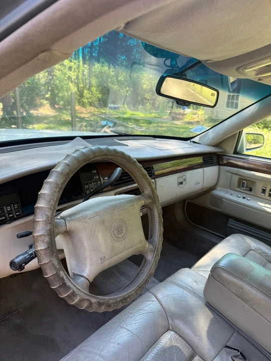 1995 Cadillac DeVille 7th Gen - Image 5 of 14