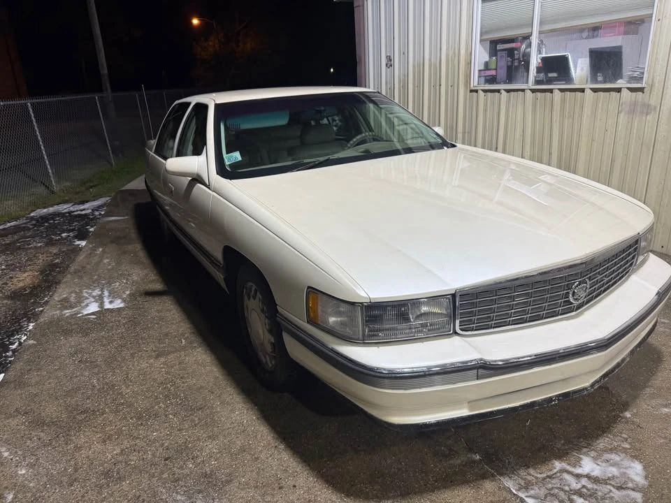 1995 Cadillac DeVille 7th Gen - Image 2 of 14
