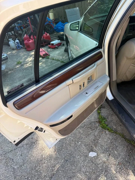 1995 Cadillac DeVille 7th Gen - Image 4 of 14