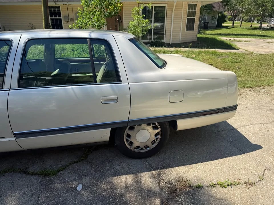 1995 Cadillac DeVille 7th Gen - Image 8 of 14