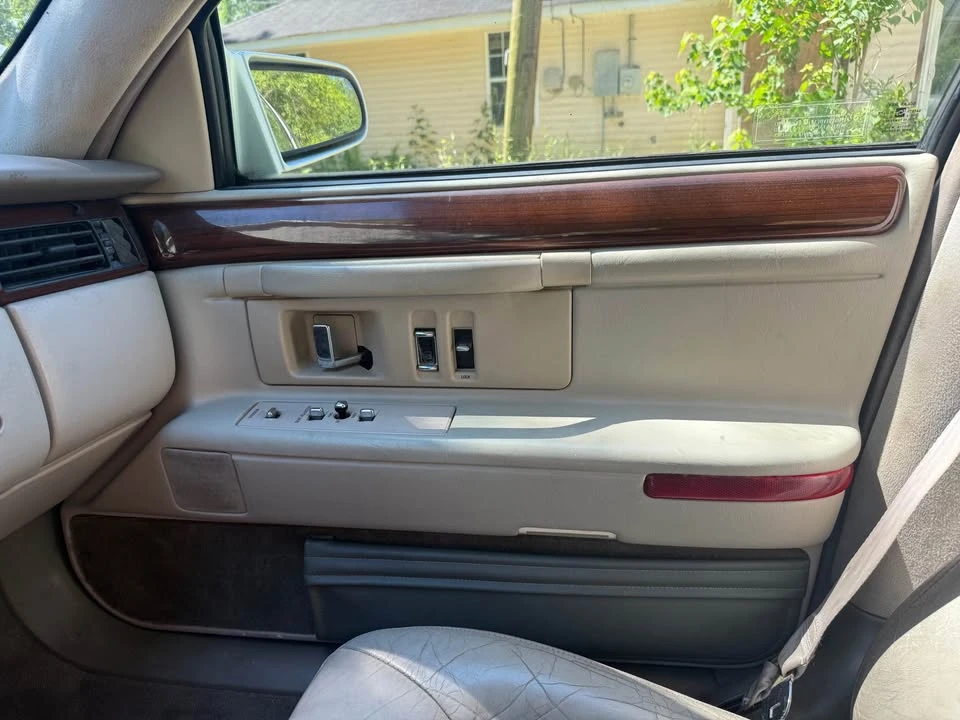 1995 Cadillac DeVille 7th Gen - Image 13 of 14