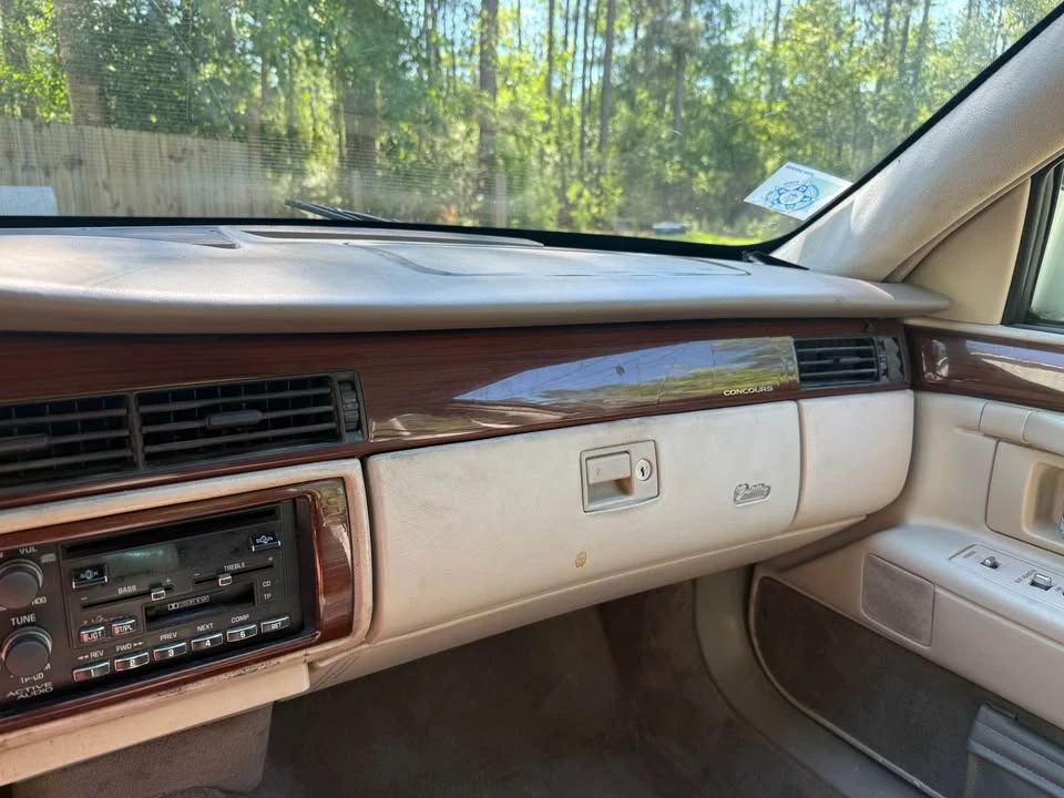 1995 Cadillac DeVille 7th Gen - Image 12 of 14
