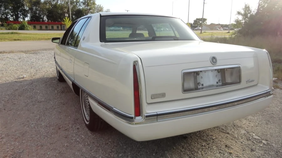 1995 Cadillac DeVille 7th Gen - Image 7 of 10