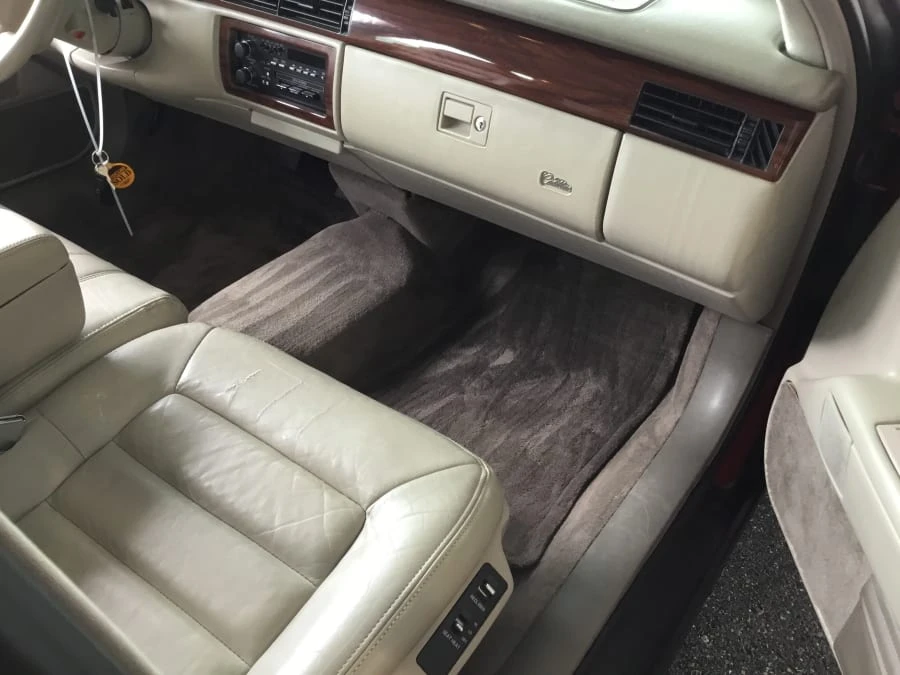 1995 Cadillac DeVille 7th Gen - Image 5 of 6