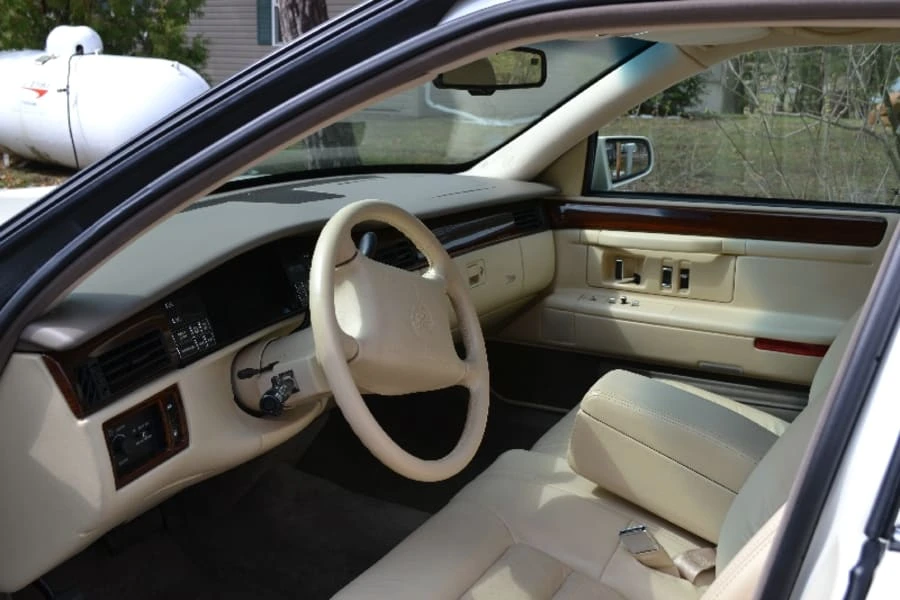1995 Cadillac DeVille 7th Gen - Image 3 of 7