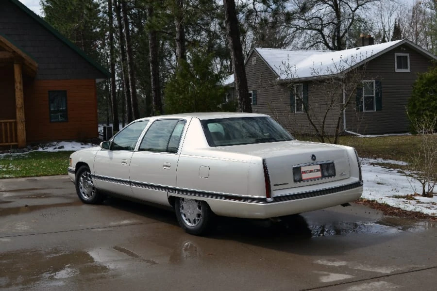 1995 Cadillac DeVille 7th Gen - Image 6 of 7