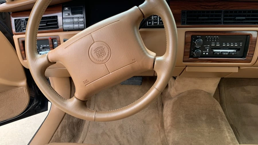 1995 Cadillac DeVille 7th Gen - Image 5 of 14