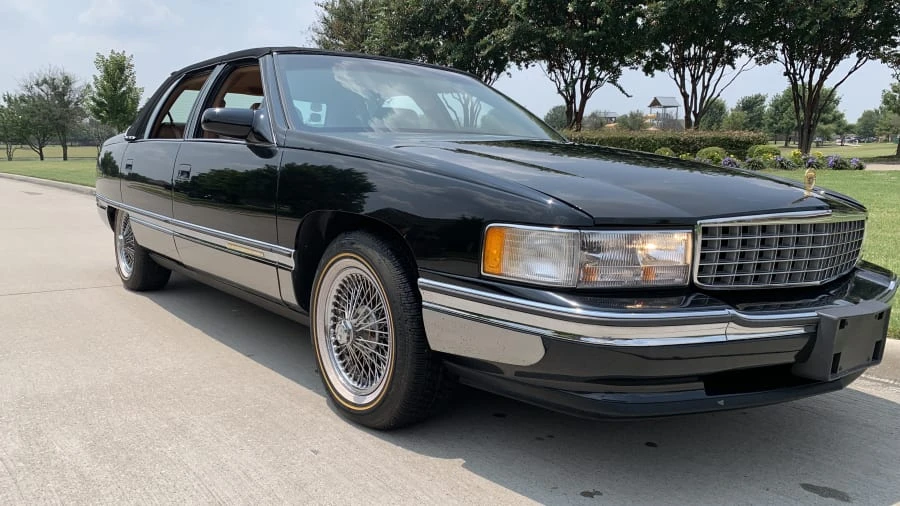 1995 Cadillac DeVille 7th Gen - Image 13 of 14