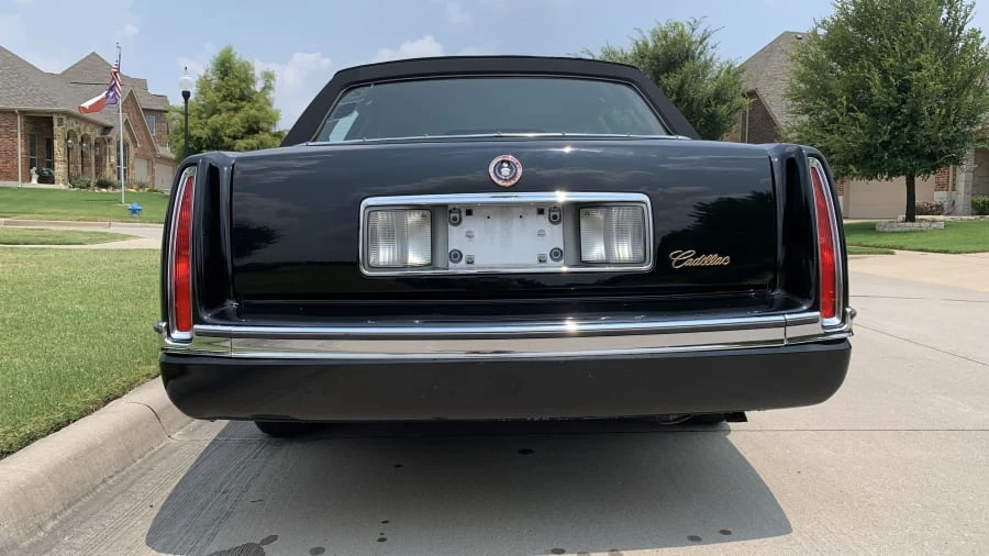 1995 Cadillac DeVille 7th Gen - Image 9 of 14
