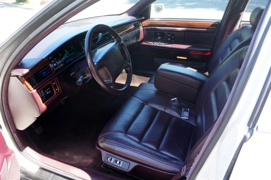 1995 Cadillac DeVille 7th Gen - Image 4 of 11