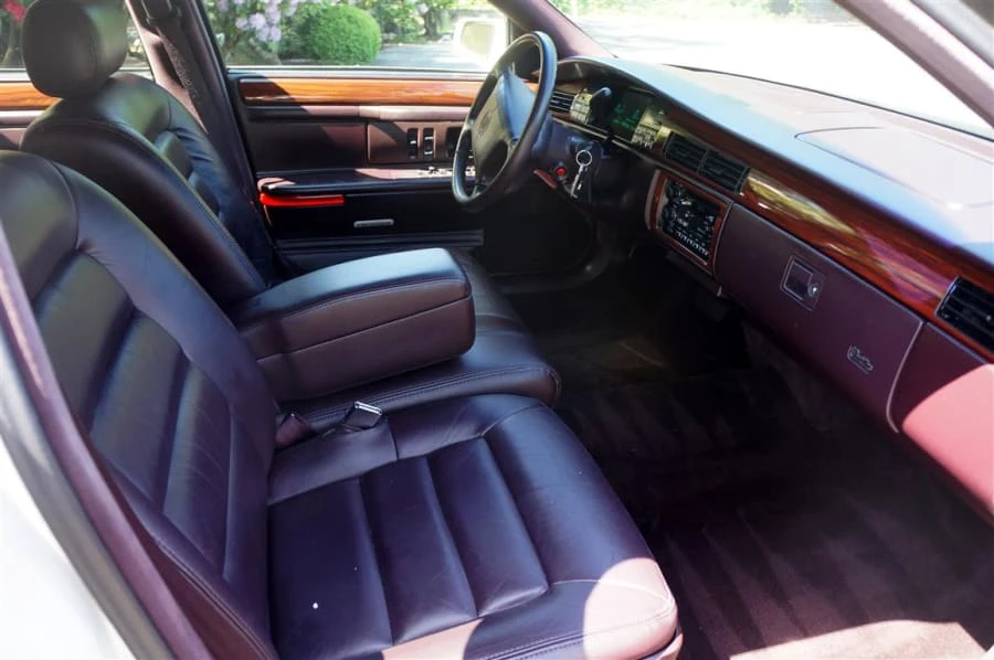 1995 Cadillac DeVille 7th Gen - Image 5 of 11