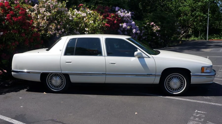 1995 Cadillac DeVille 7th Gen - Image 9 of 11