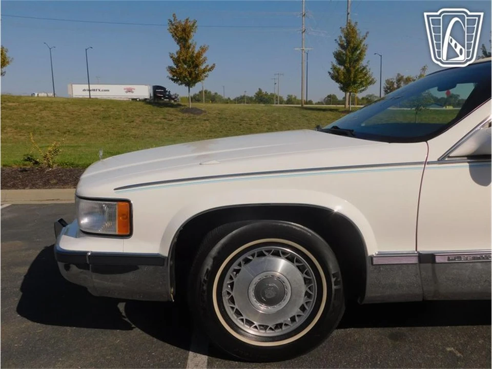 1995 Cadillac Fleetwood - Image 26 of 31