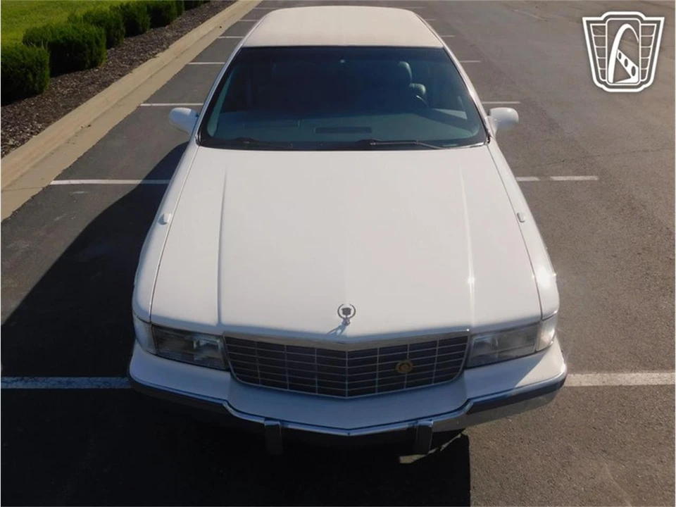 1995 Cadillac Fleetwood - Image 16 of 31