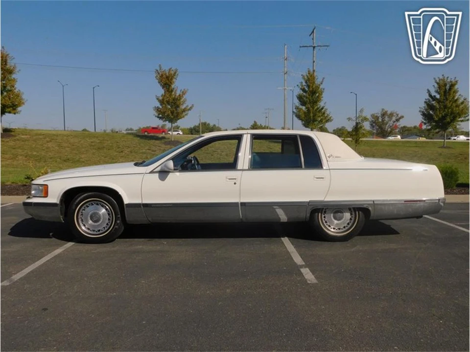 1995 Cadillac Fleetwood - Image 2 of 31