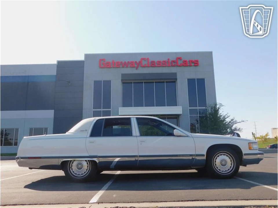 1995 Cadillac Fleetwood - Image 22 of 31