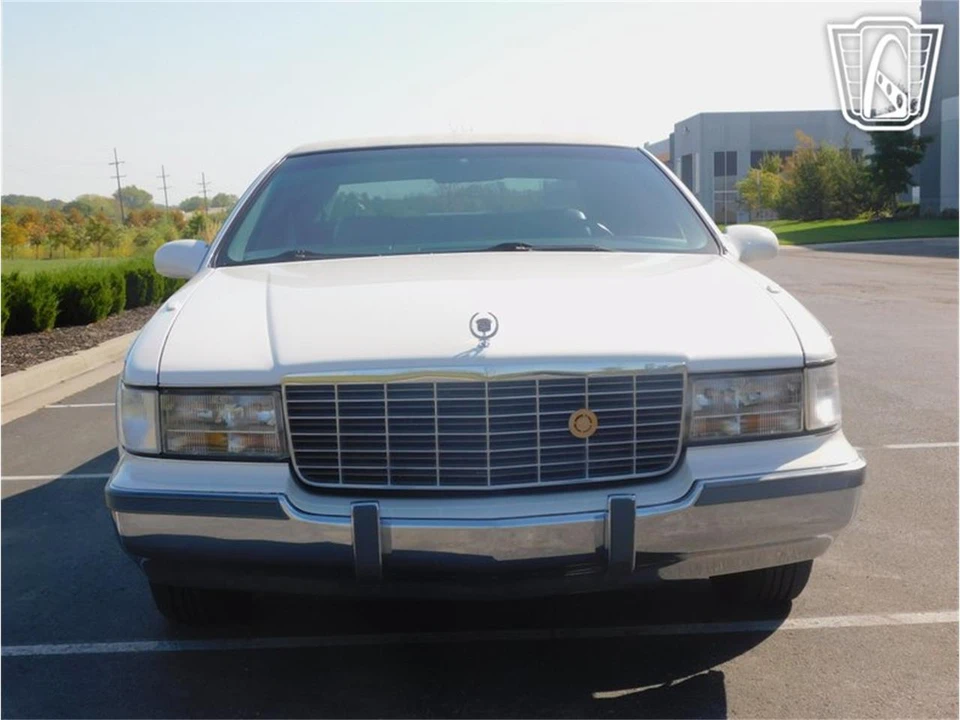 1995 Cadillac Fleetwood - Image 8 of 31