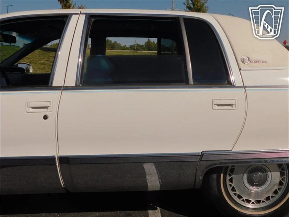 1995 Cadillac Fleetwood - Image 28 of 31