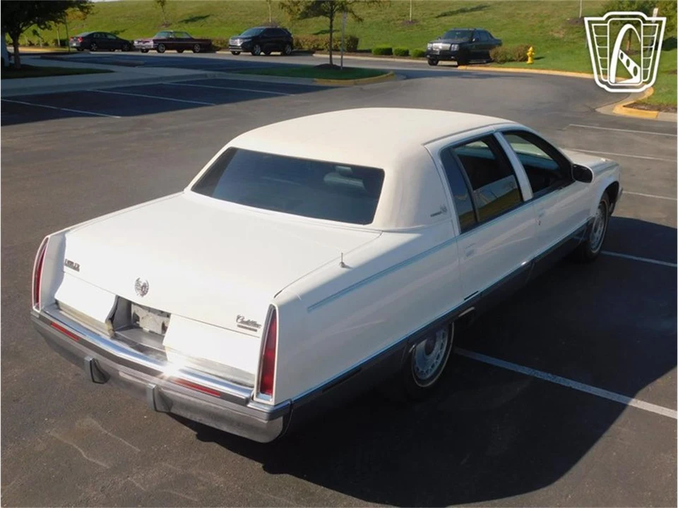 1995 Cadillac Fleetwood - Image 13 of 31