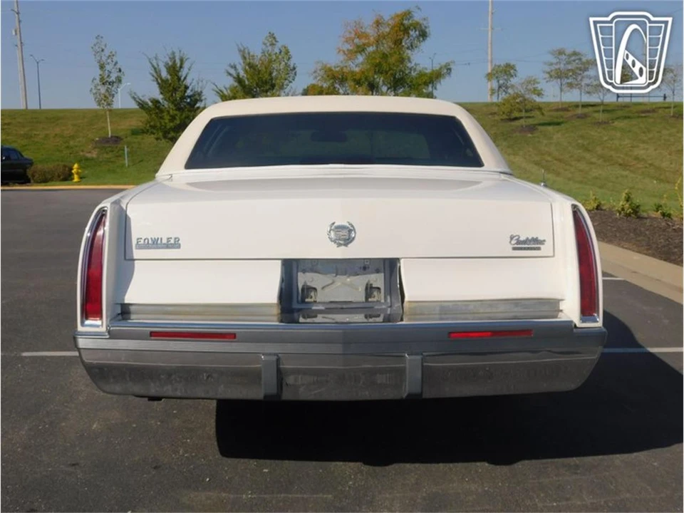 1995 Cadillac Fleetwood - Image 4 of 31