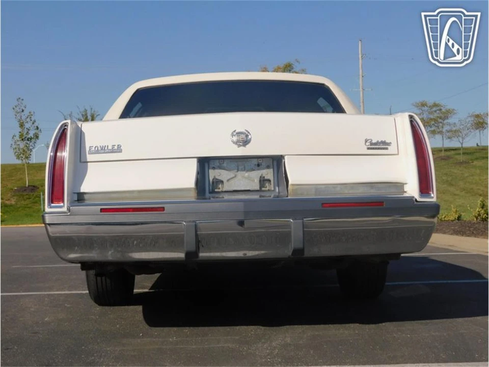 1995 Cadillac Fleetwood - Image 20 of 31