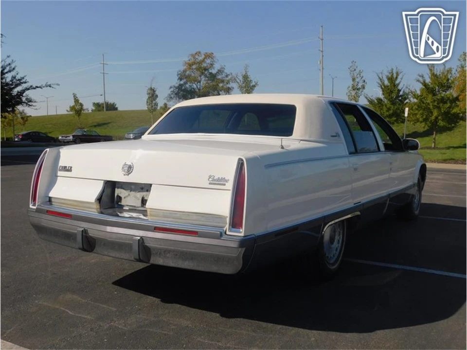 1995 Cadillac Fleetwood - Image 5 of 31
