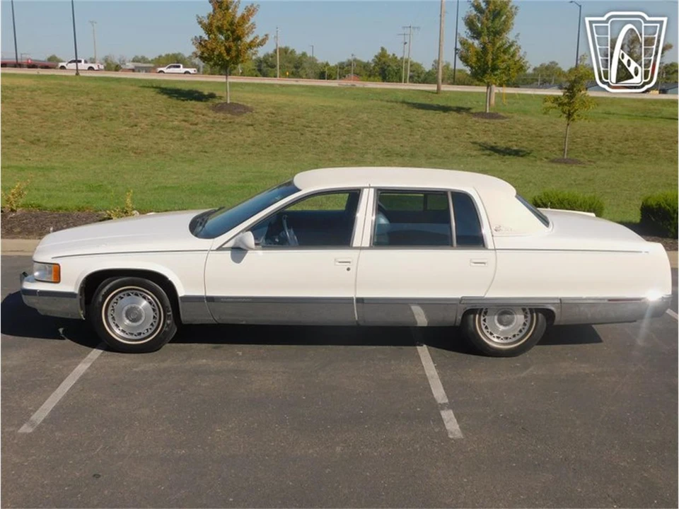 1995 Cadillac Fleetwood - Image 10 of 31