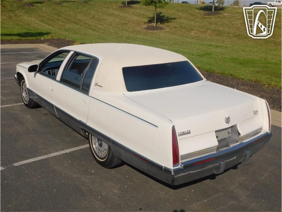 1995 Cadillac Fleetwood - Image 11 of 31