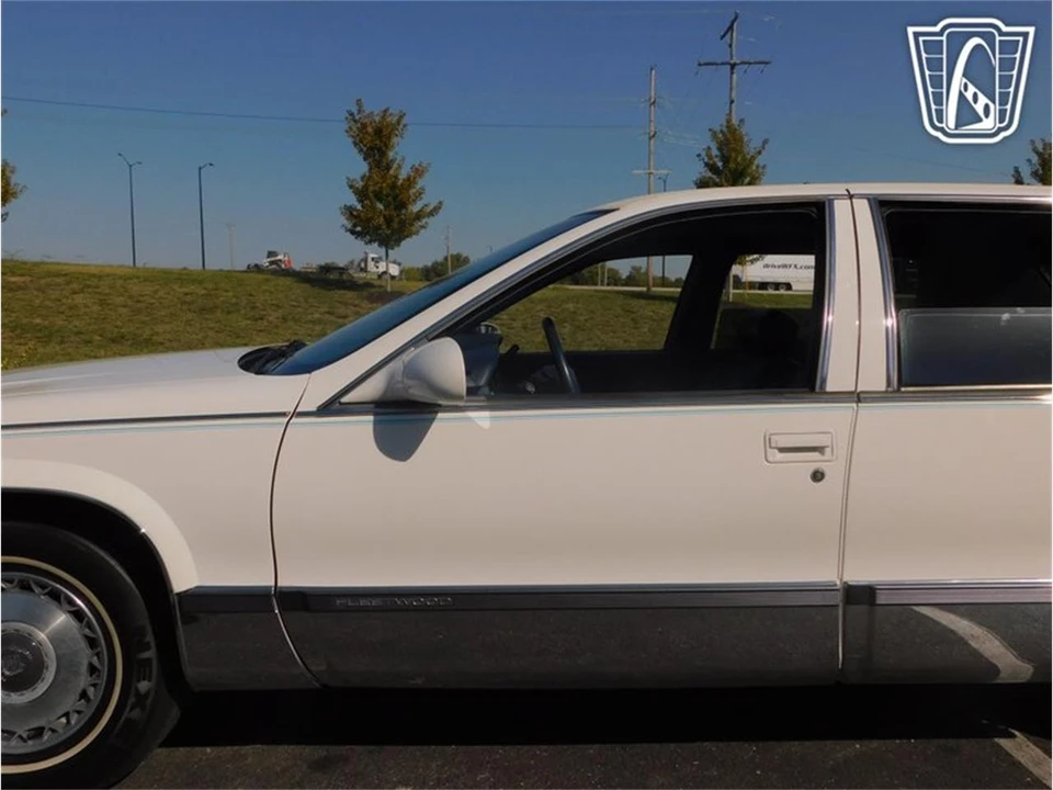 1995 Cadillac Fleetwood - Image 27 of 31