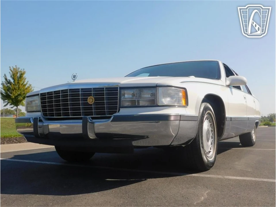 1995 Cadillac Fleetwood - Image 17 of 31