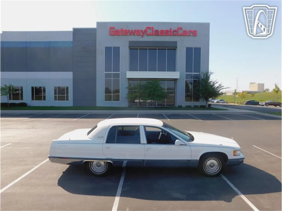 1995 Cadillac Fleetwood - Image 14 of 31
