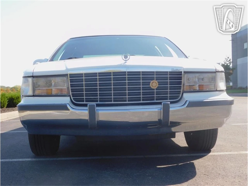 1995 Cadillac Fleetwood - Image 24 of 31