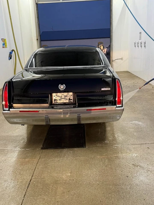 1995 Cadillac Fleetwood - Image 2 of 18