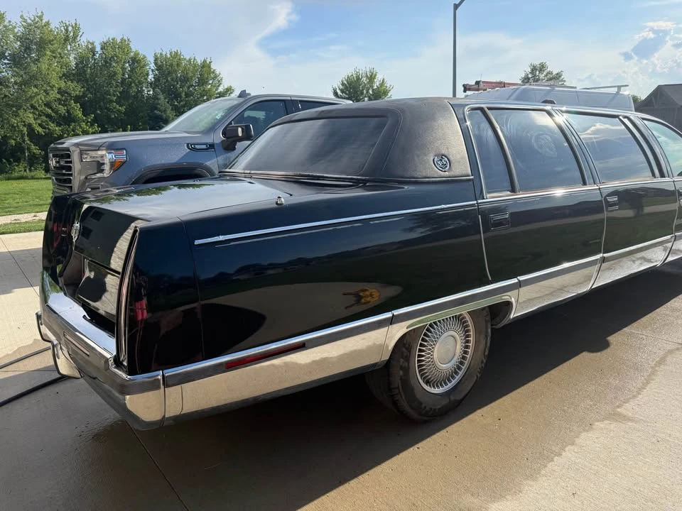1995 Cadillac Fleetwood - Image 6 of 18