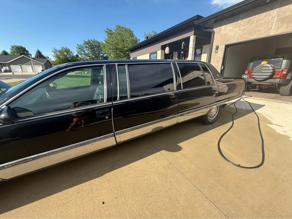 1995 Cadillac Fleetwood - Image 10 of 18