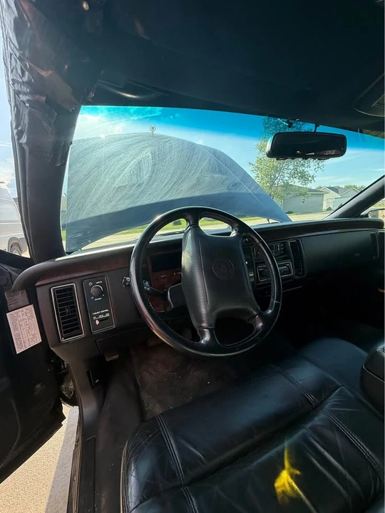 1995 Cadillac Fleetwood - Image 12 of 18
