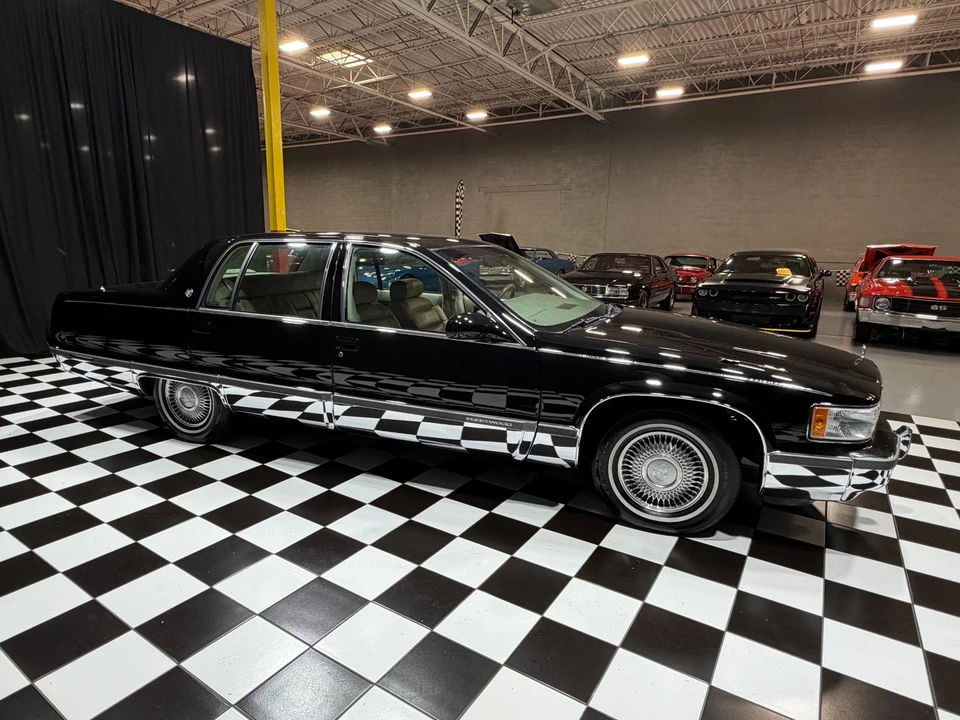 1995 Cadillac Fleetwood - Image 19 of 31