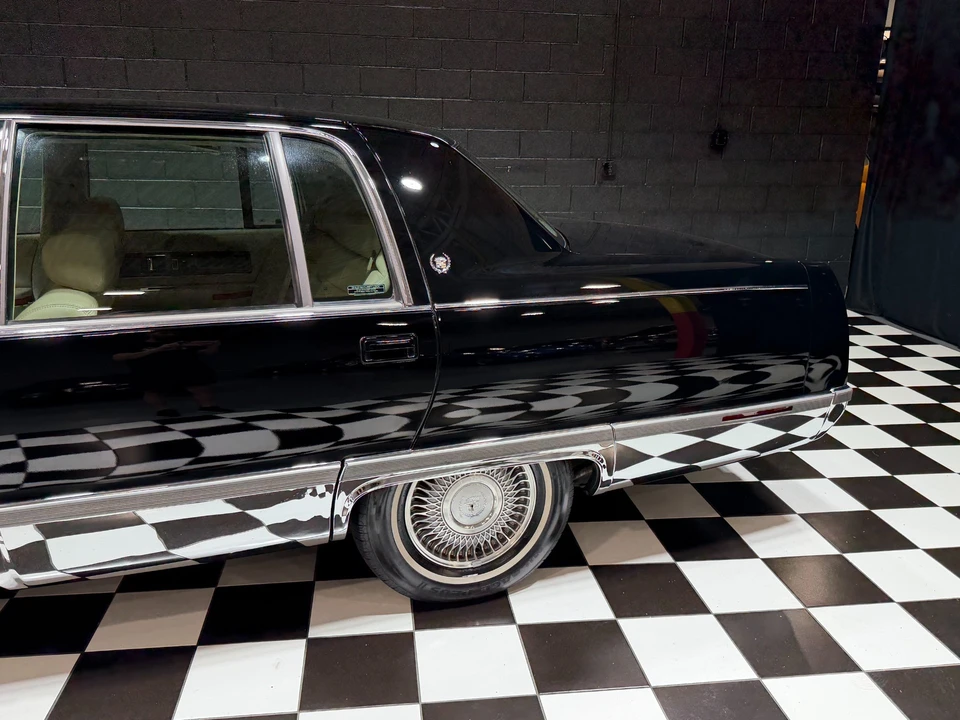 1995 Cadillac Fleetwood - Image 29 of 31