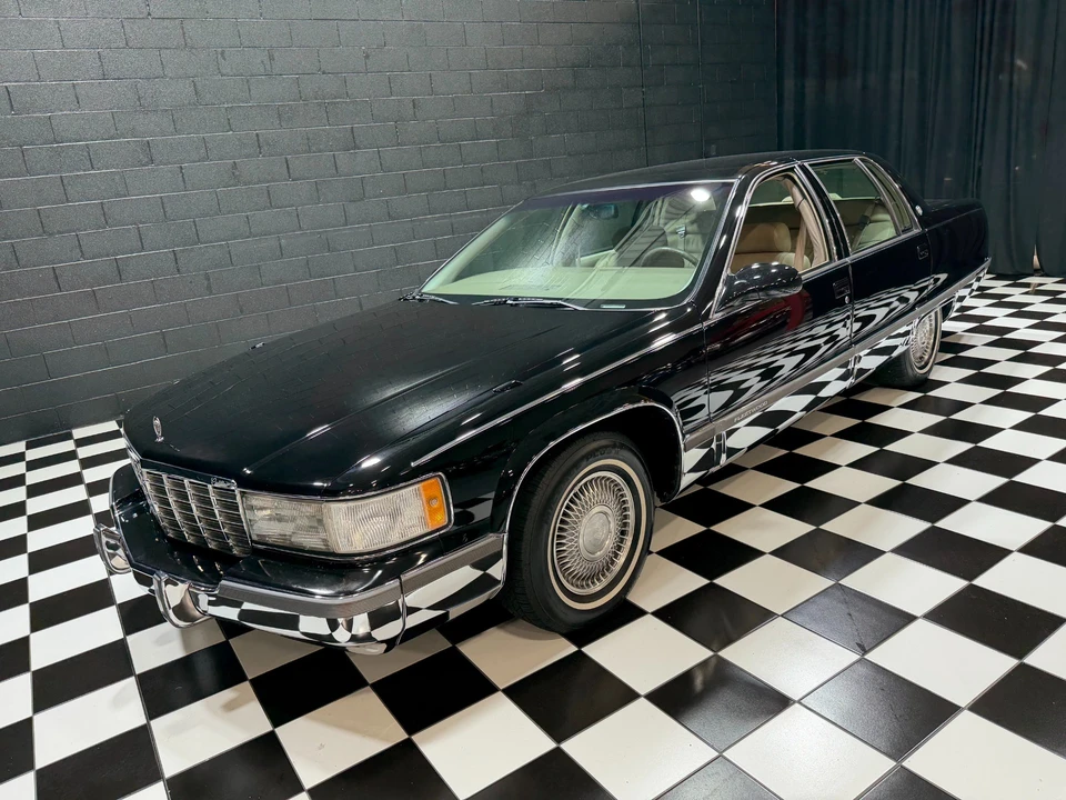 1995 Cadillac Fleetwood - Image 10 of 31