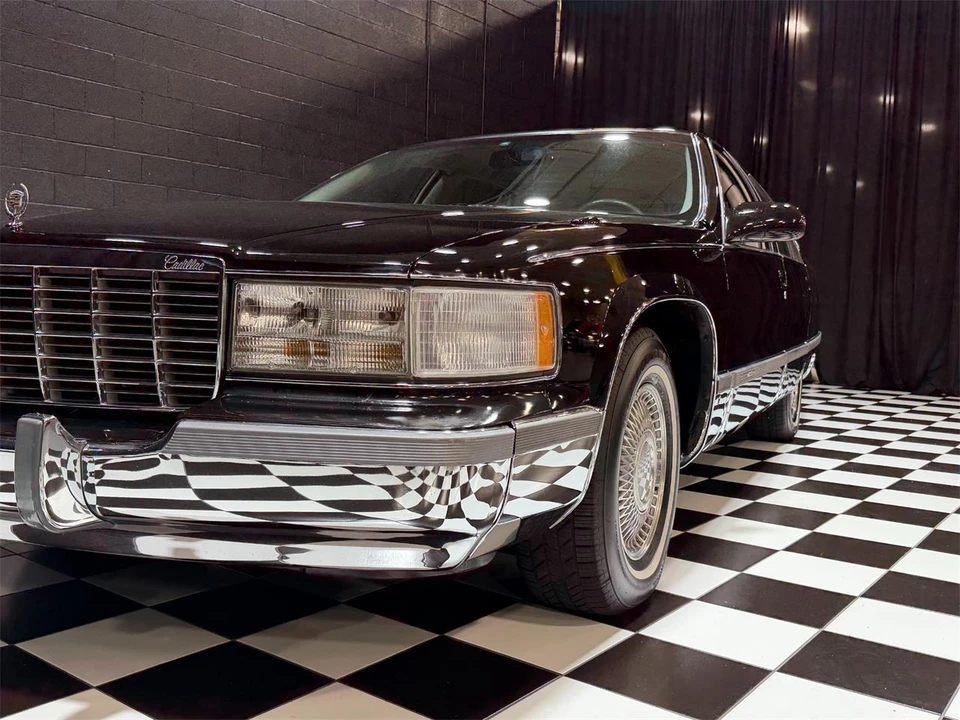 1995 Cadillac Fleetwood - Image 9 of 31