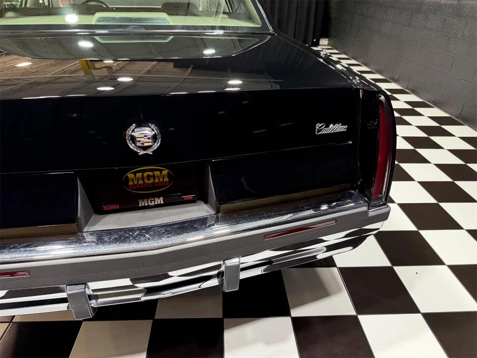 1995 Cadillac Fleetwood - Image 21 of 31