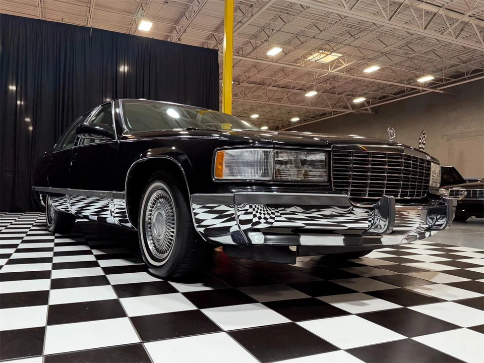 1995 Cadillac Fleetwood - Image 14 of 31
