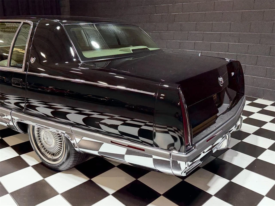 1995 Cadillac Fleetwood - Image 26 of 31